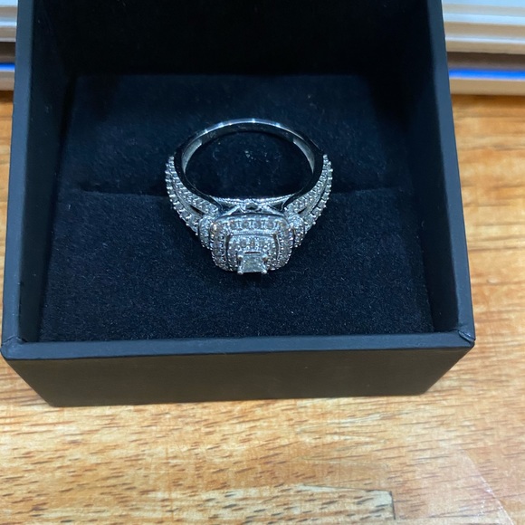 1 CT T.W. Princess Cut Double Frame Engagement Ring - Picture 4 of 4